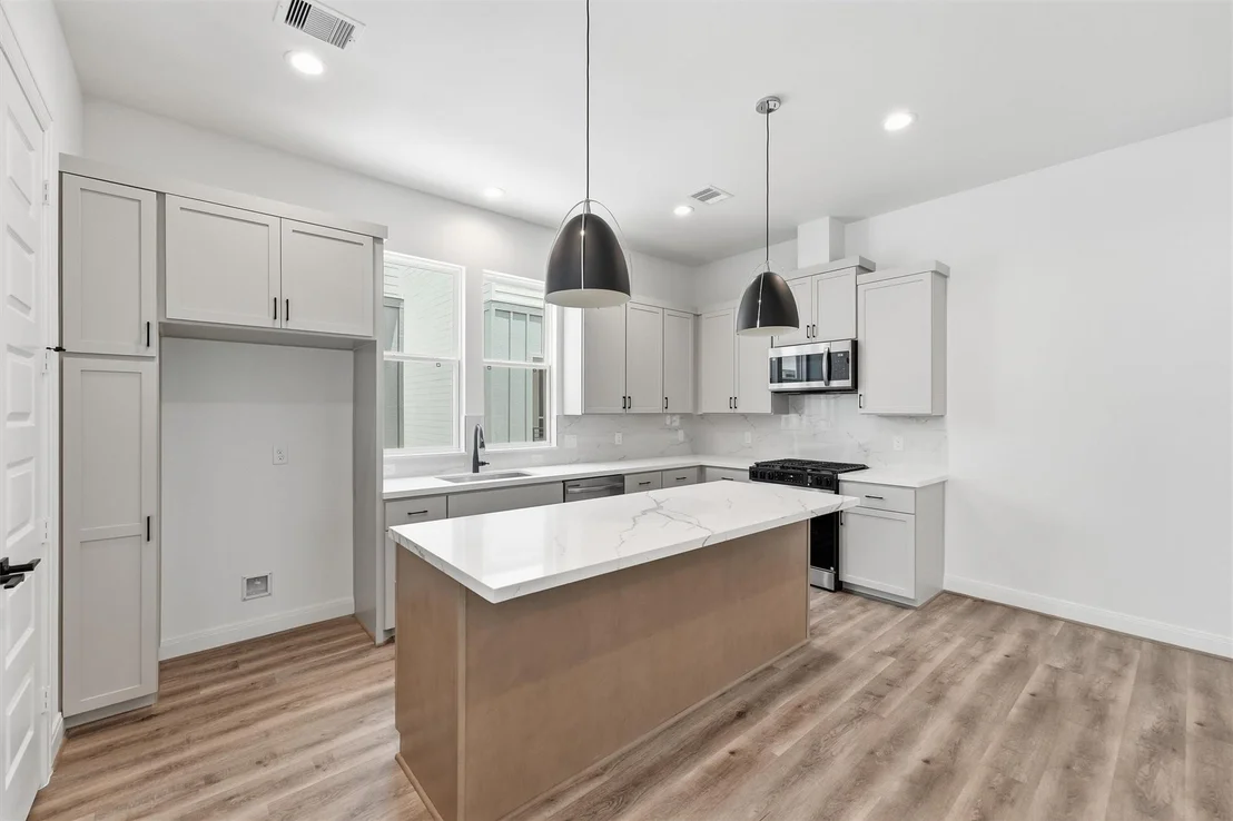 Photo of 4834 Pinemont Drive