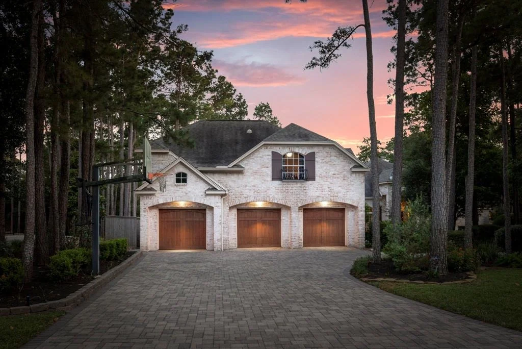 Photo of 63 N Wooded Brook Circle