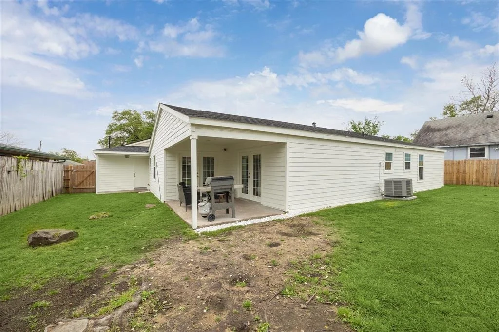 Photo of 3910 Dolphin Lane
