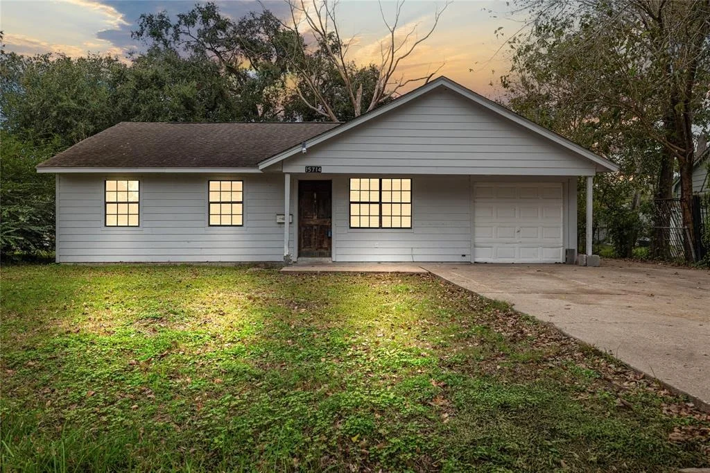 Photo of 15714 Bow Lane