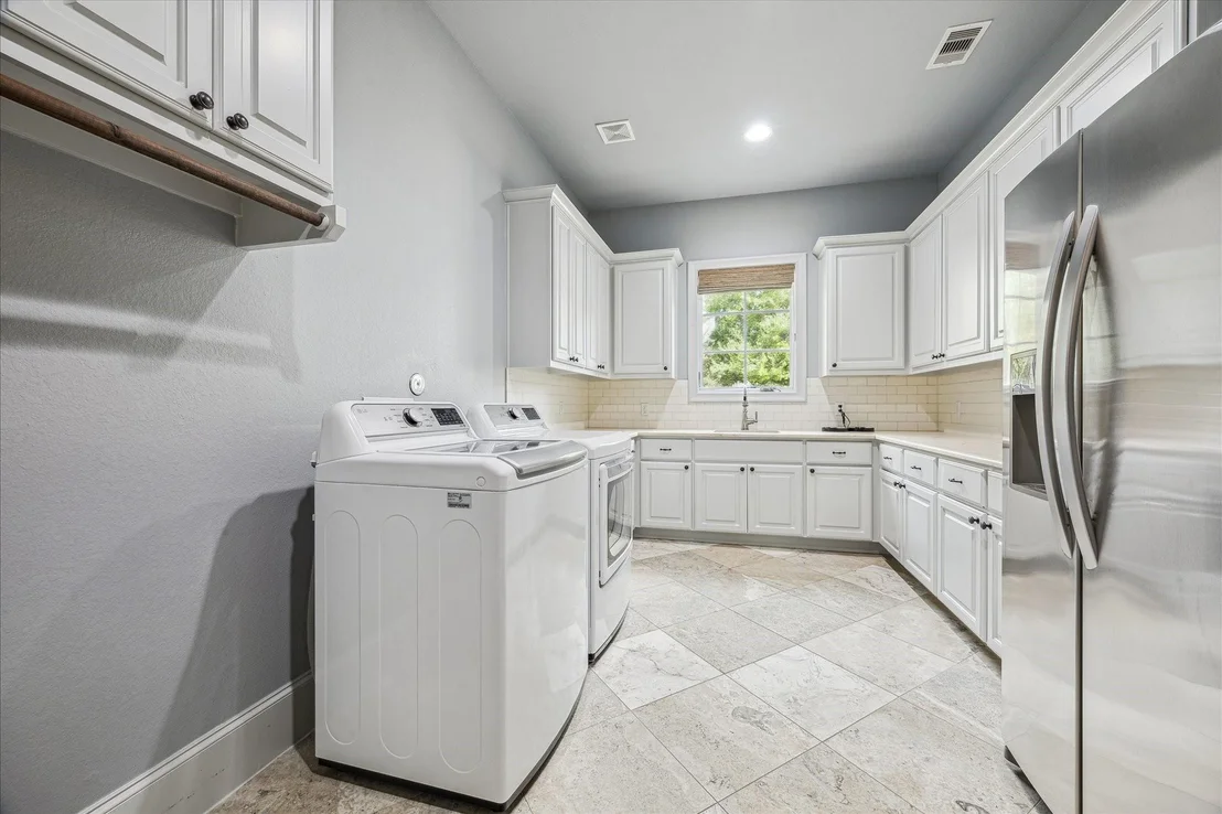 Photo of 21 W Rivercrest Drive