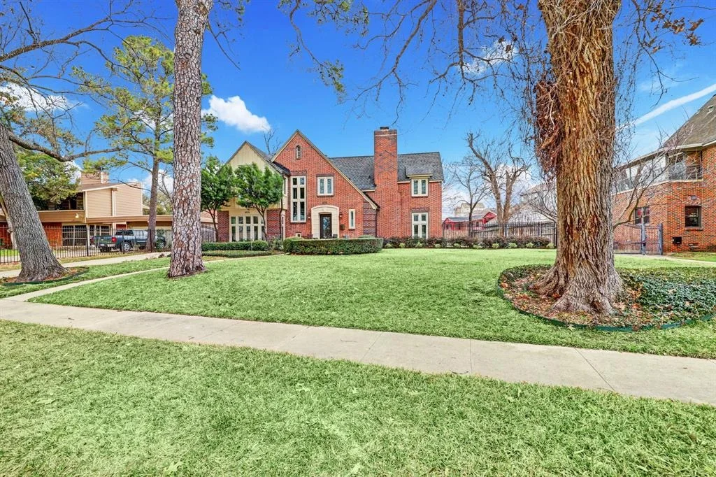 Photo of 2535 N Macgregor Way