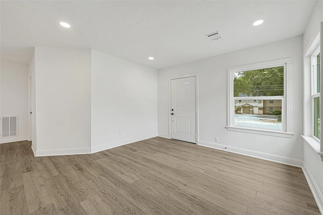 Photo of 1202 N Roberson Street
