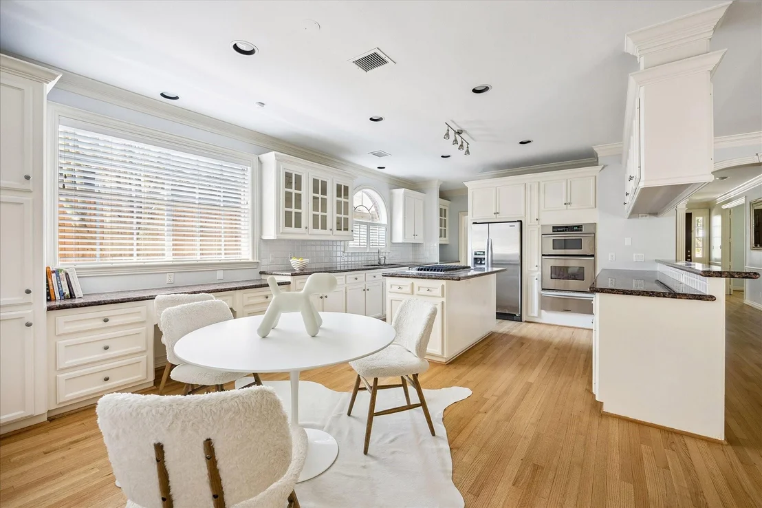 Photo of 1815 Albans Road