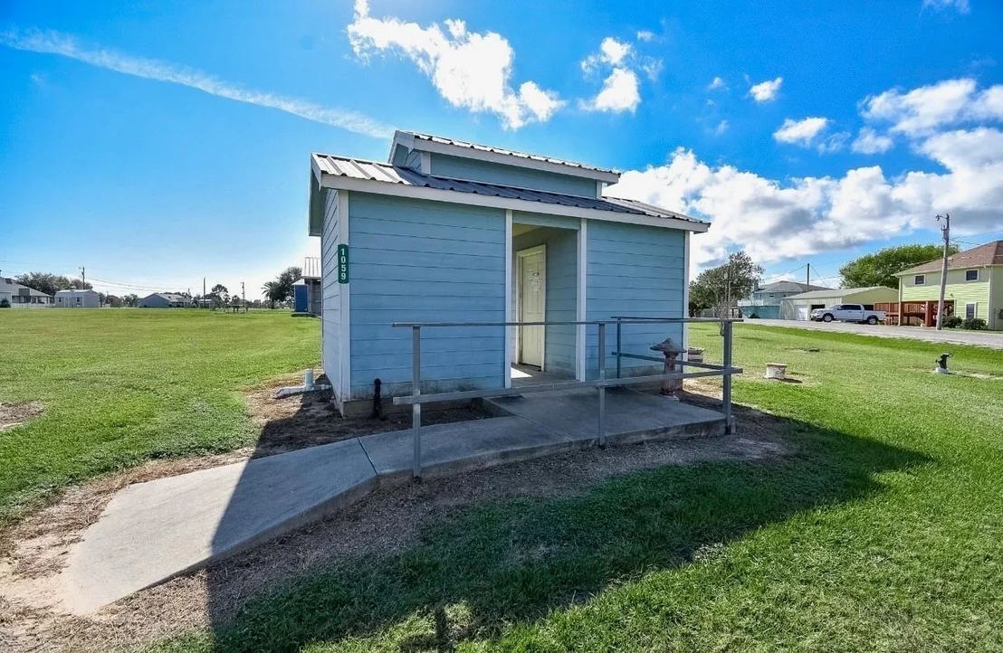 Photo of 1871 Bayview Drive