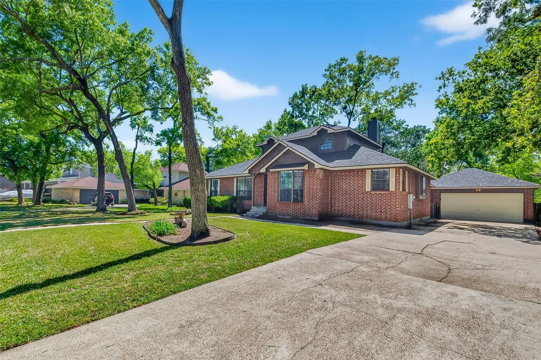 Photo of 1015 Oak Leaf Street