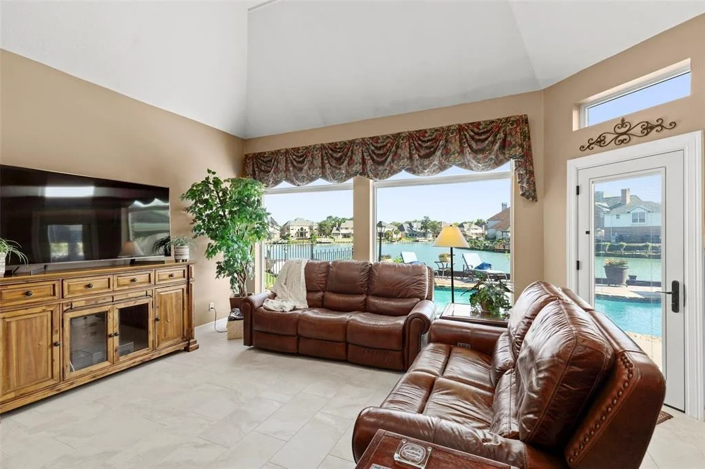Photo of 207 Kingfisher Drive