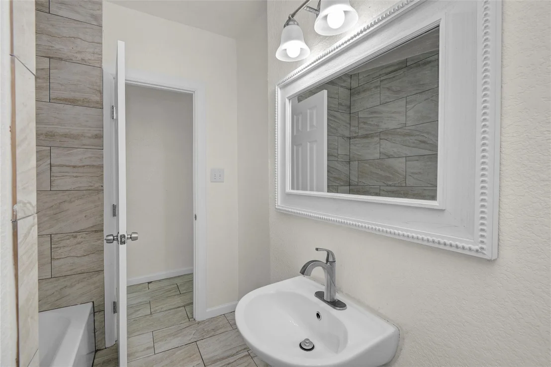 Photo of 726 W 6th Street