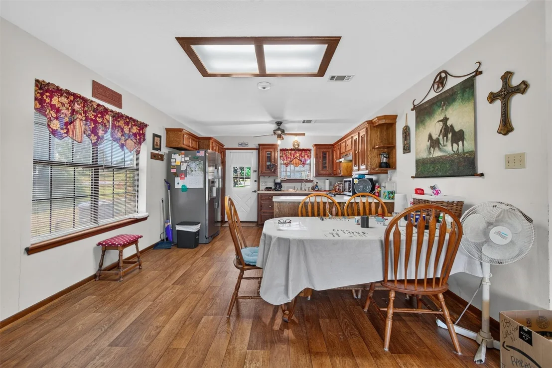 Photo of 281 Lakeshore N