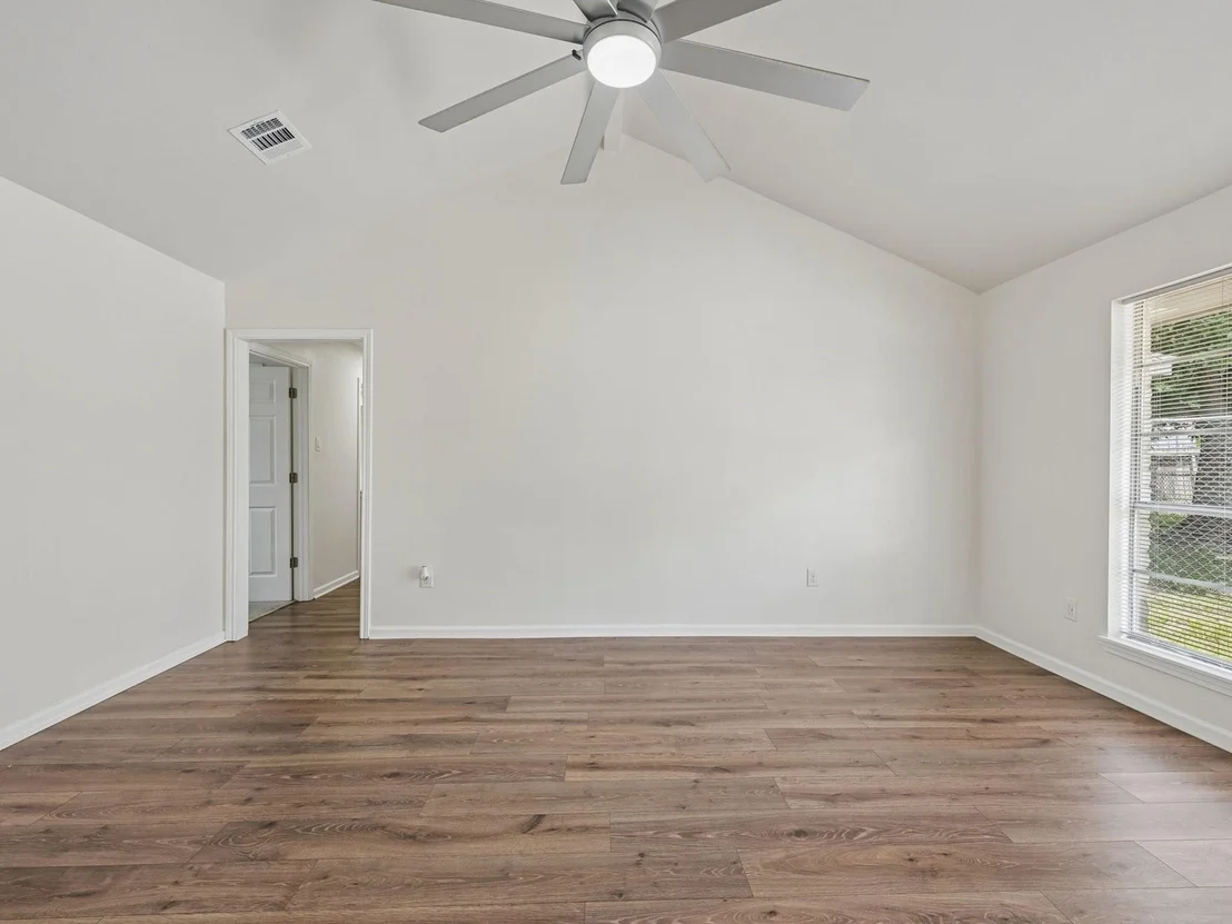 Photo of 7110 Log View Drive