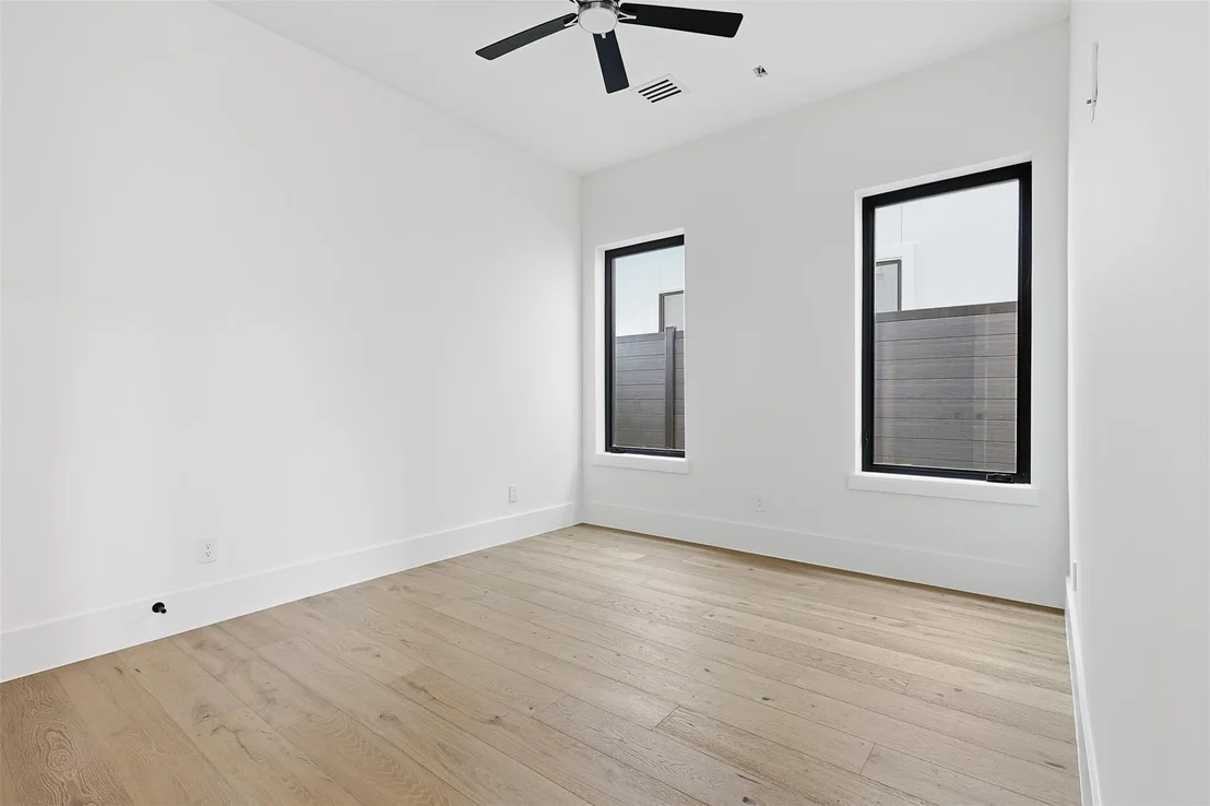 Photo of 635 Rolling Oaks