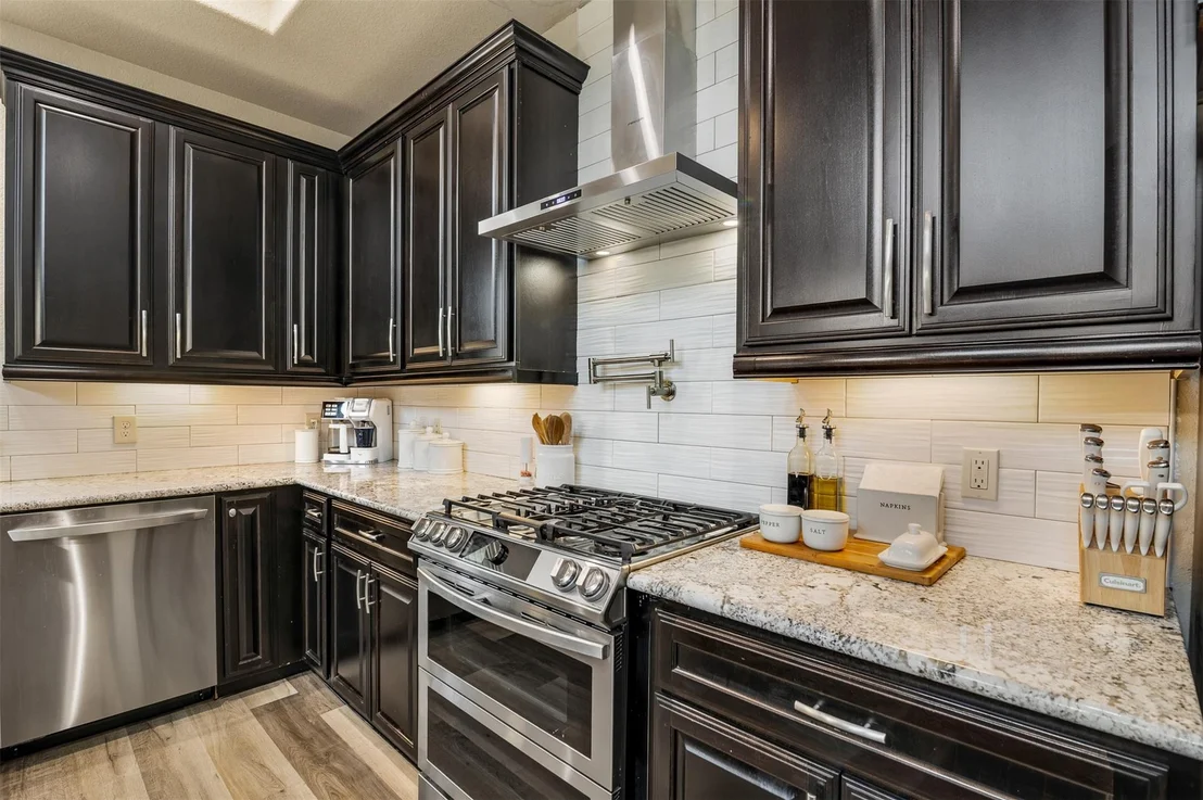 Photo of 7103 Avalon Bluff Drive