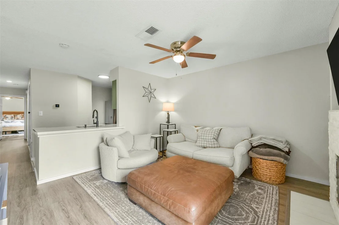 Photo of Unit 258C at 2501 Gulf Freeway