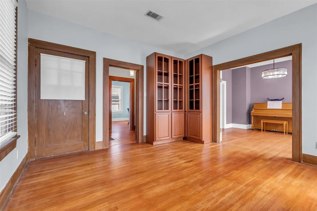 Photo of 2519 White Oak Drive