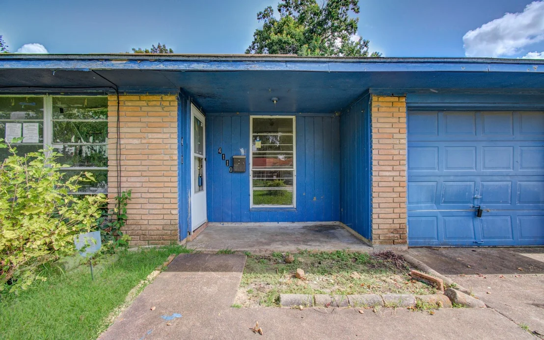 Photo of 4110 Howcher Street