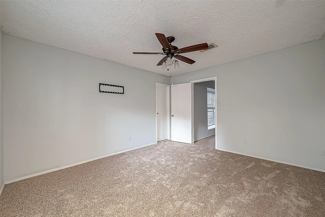 Photo of 7035 Foxfield Lane
