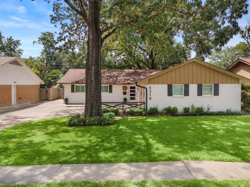 Photo of 5319 Saxon Drive