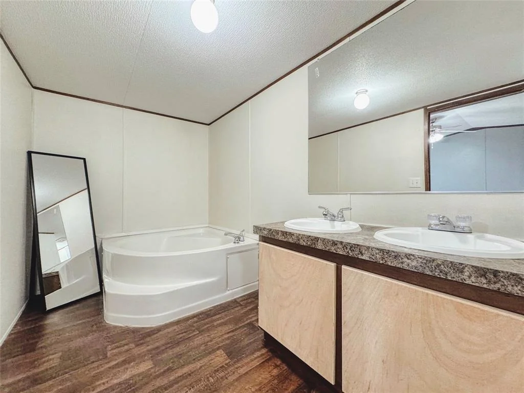 Photo of 15950 Live Oak Circle