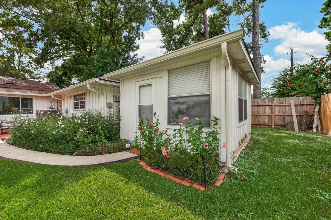Photo of 10062 Warwana Road