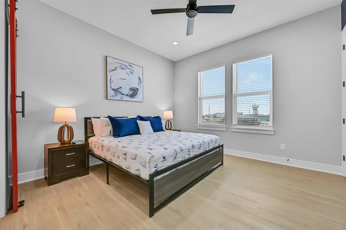 Photo of 16728 West Beach Road