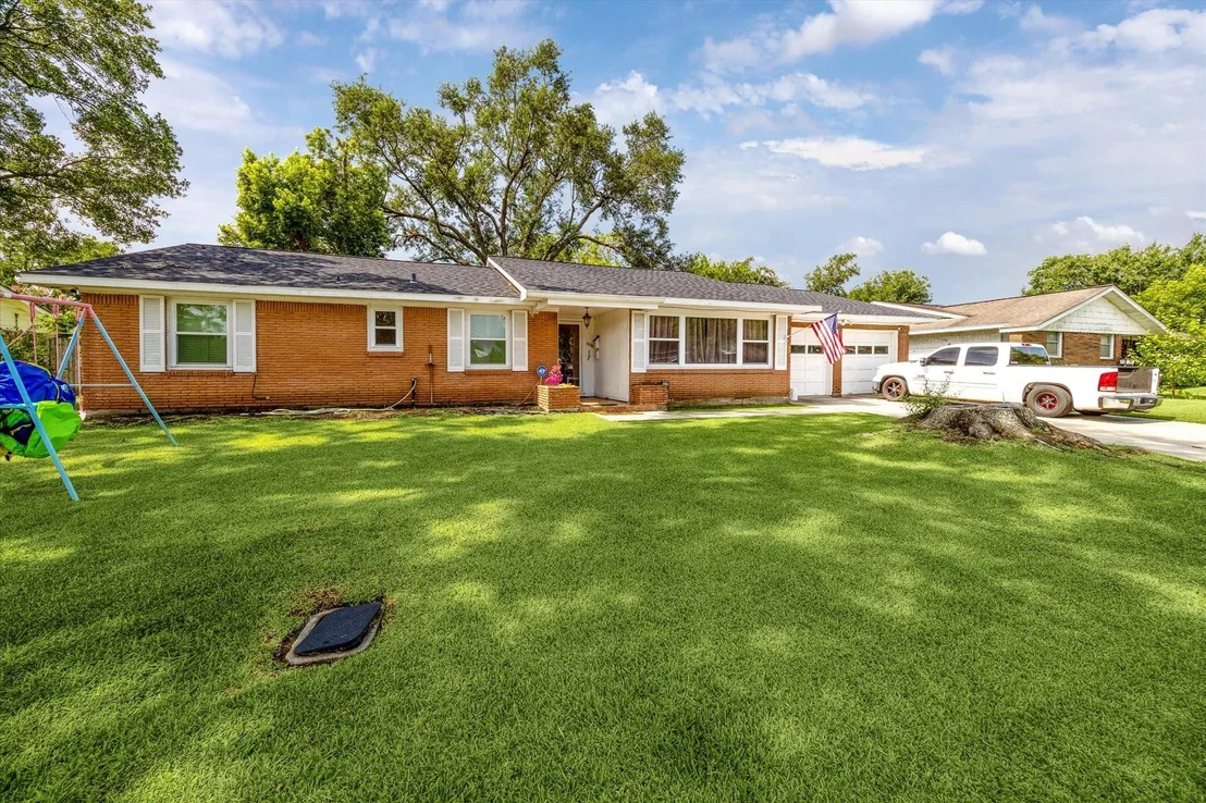 Photo of 606 Brook Lane