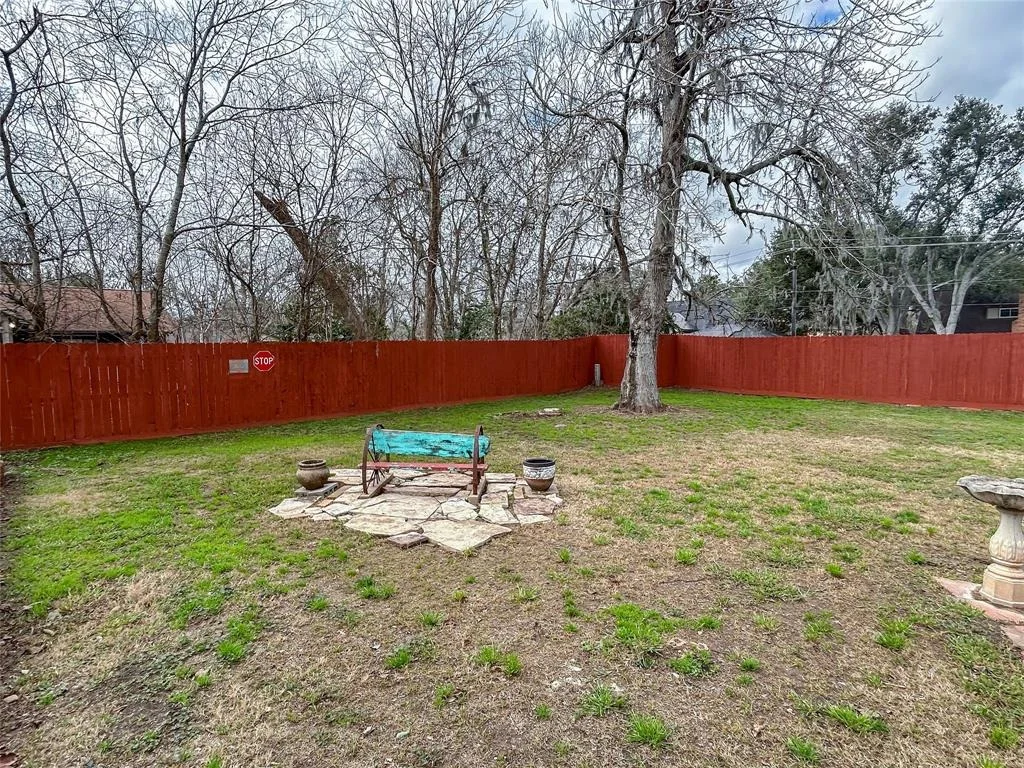Photo of 129 White Oak Drive