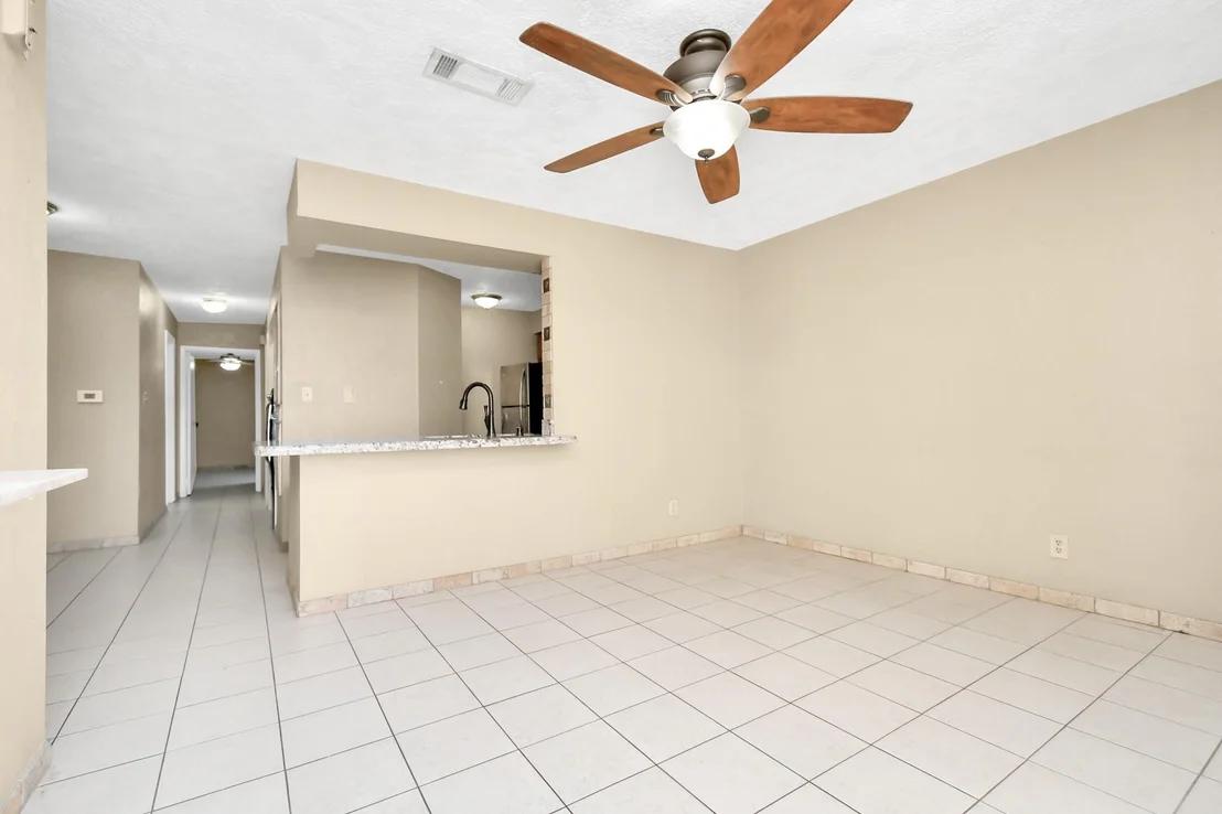 Photo of Unit 250D at 2501 Gulf Freeway