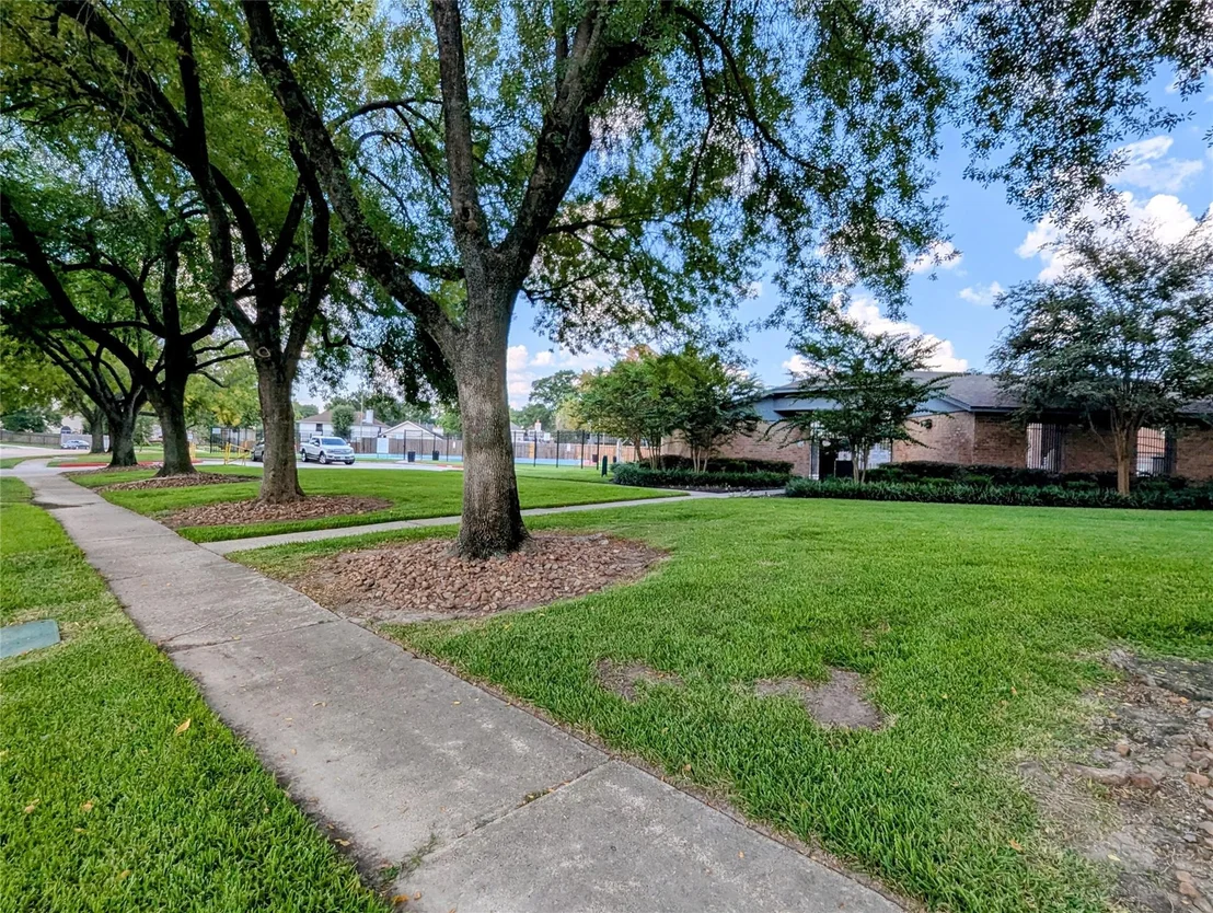 Photo of 2410 Prides Crossing Road