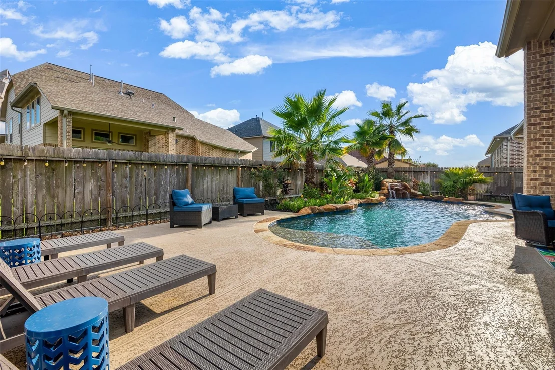 Photo of 7103 Avalon Bluff Drive