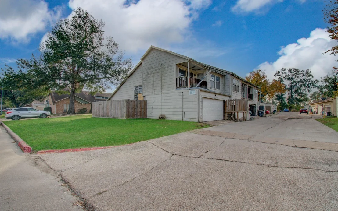 Photo of Unit D at 5618 Easthampton Drive