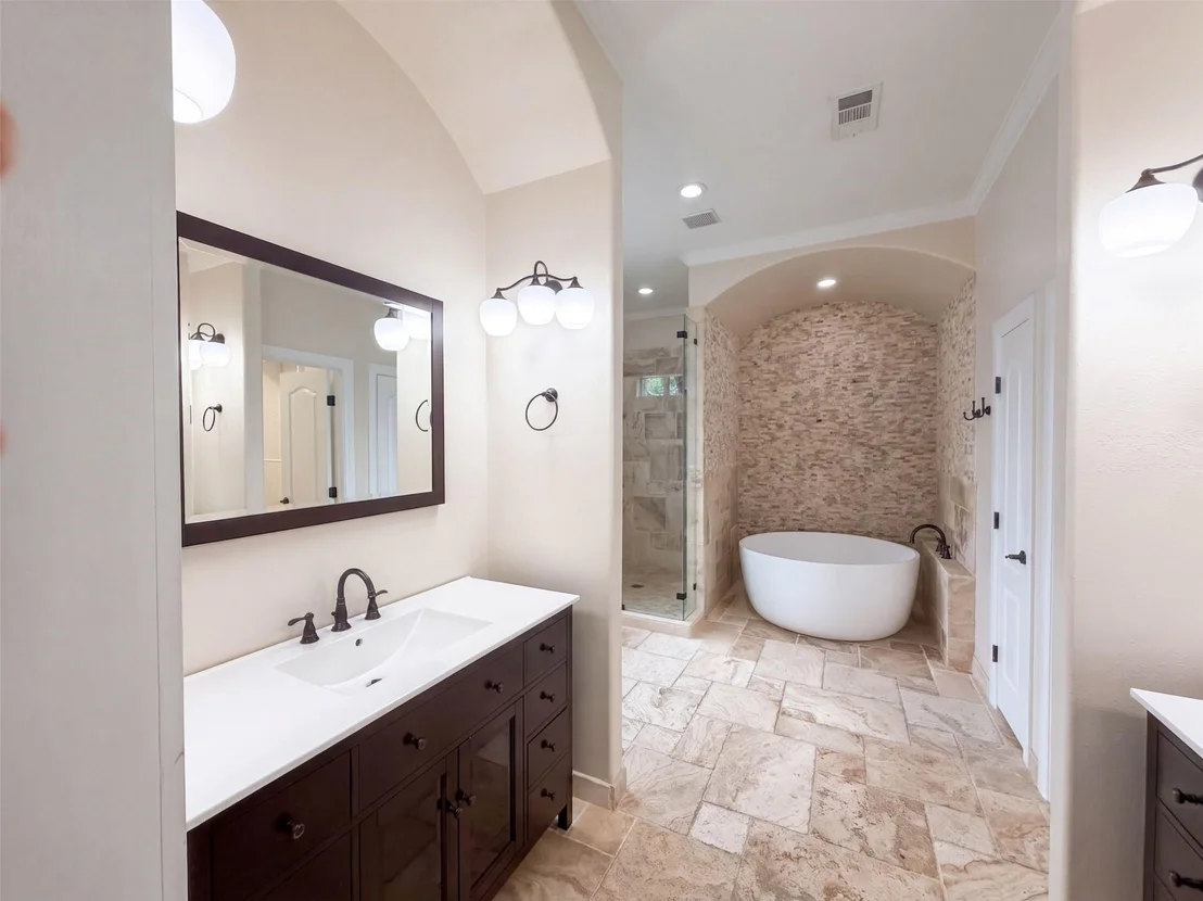Photo of 1005 Lewis Drive
