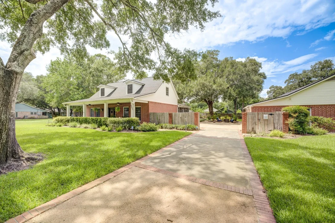 Photo of 2827 Griffin Lane
