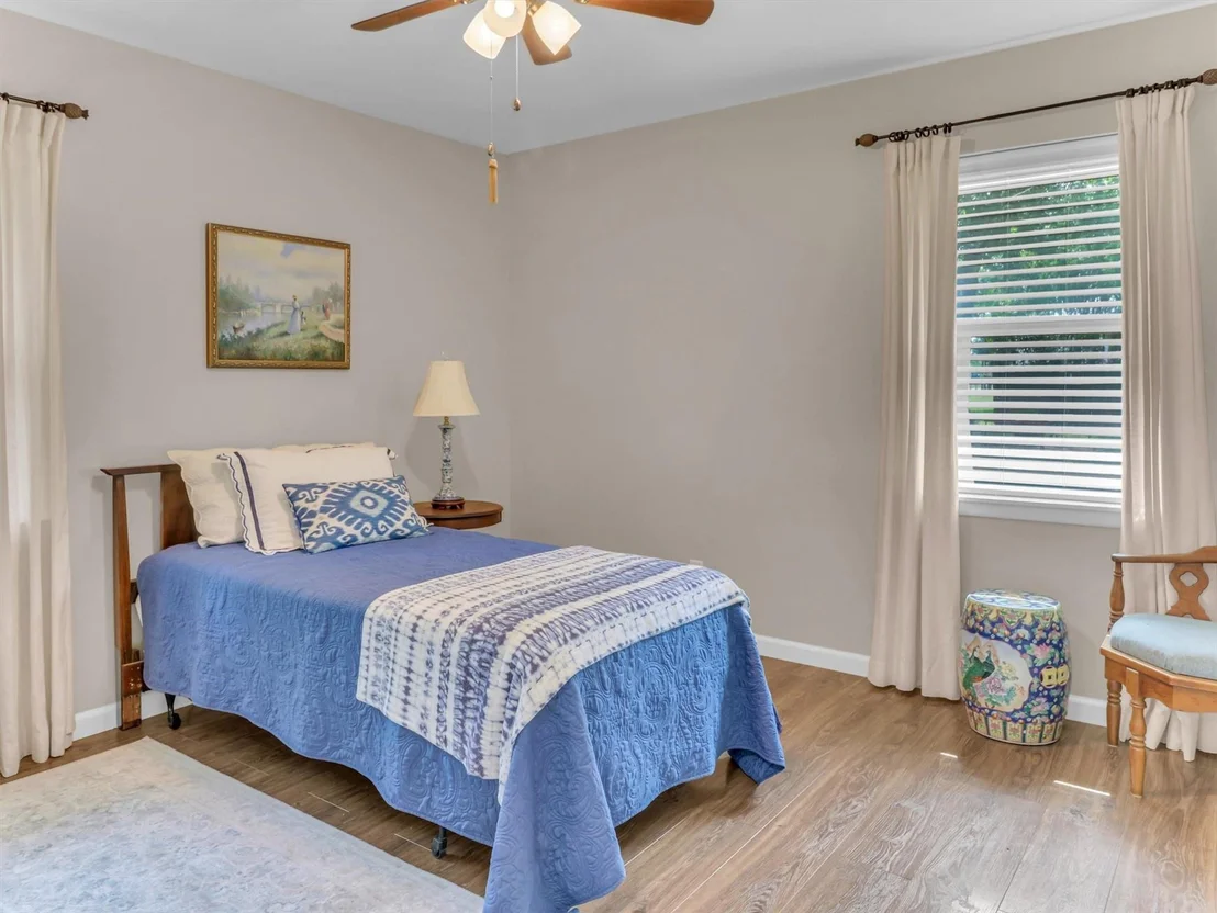 Photo of 805 Bluebonnet Lane