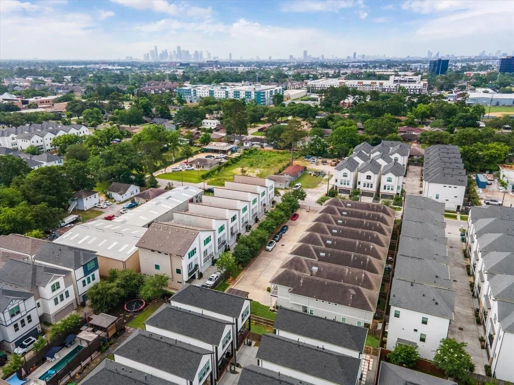 Photo of 3715 Oakroc Grove