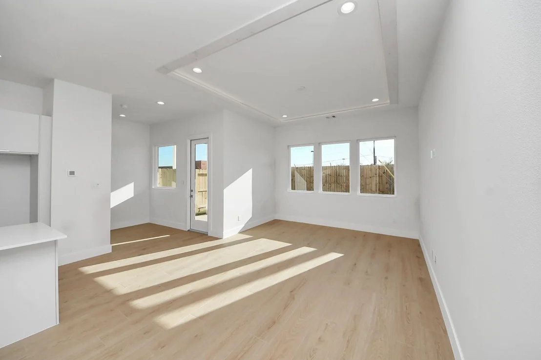 Photo of 2106 Diagonal Lane