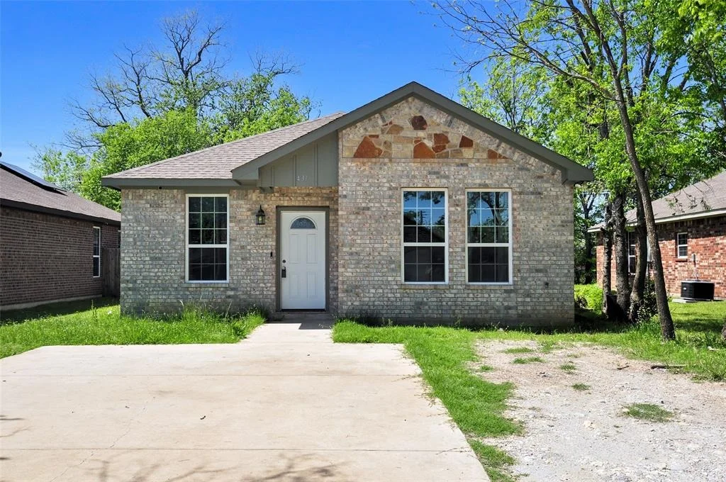 Photo of 431 Sabine Avenue