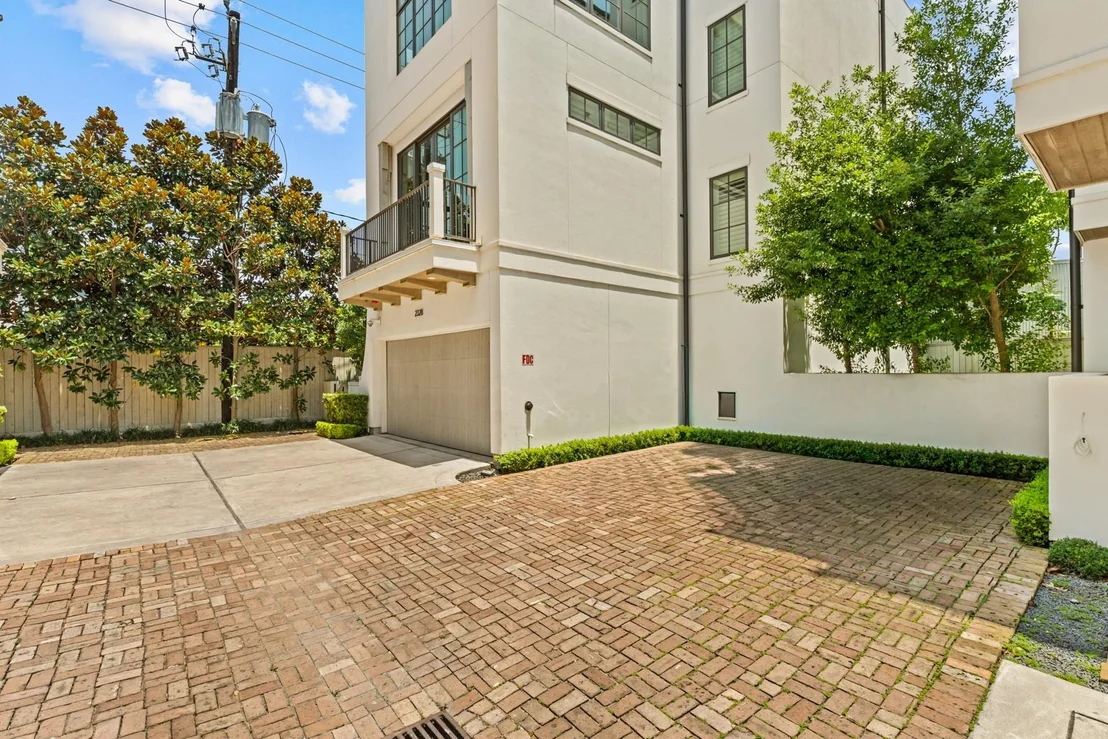 Photo of 2328 Bissonnet Street