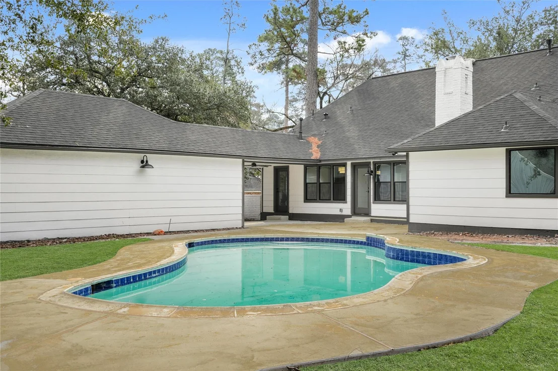 Photo of 6102 Knollview Drive