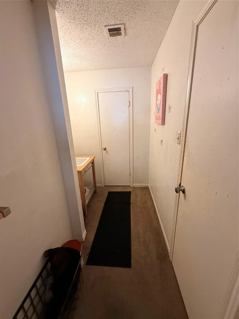 Photo of Unit D at 5747 Easthampton