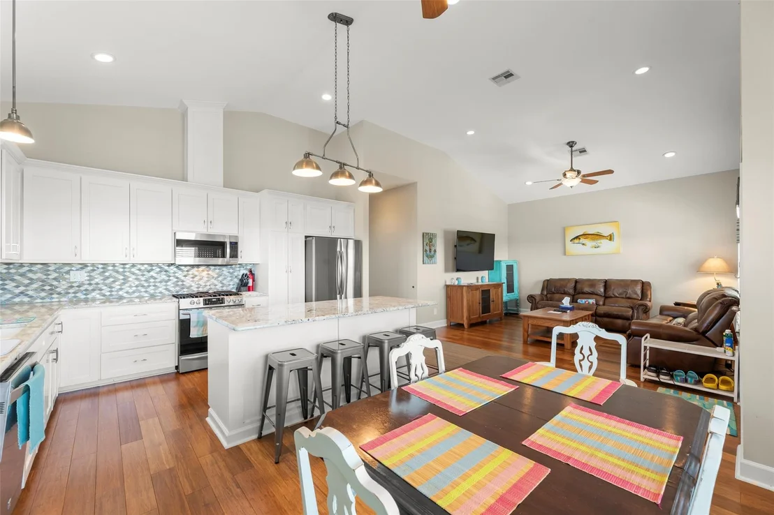Photo of 742 Bay Drive