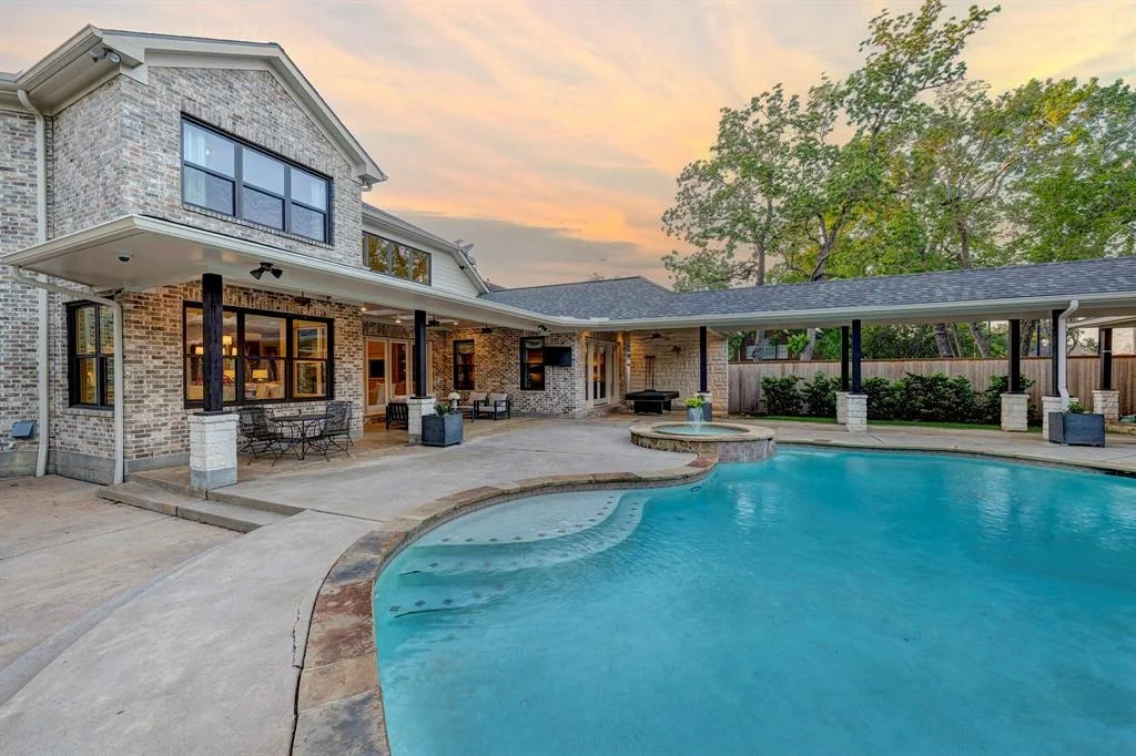 Photo of 702 Mulberry Lane