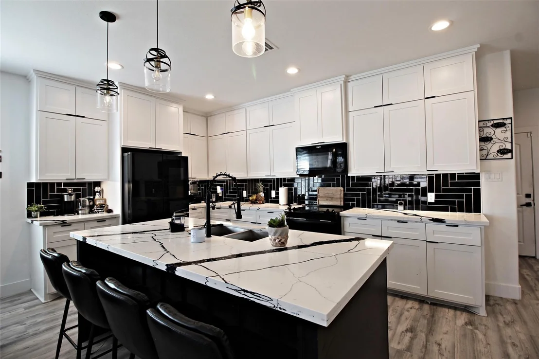 Photo of 1118 N Shepherd Drive