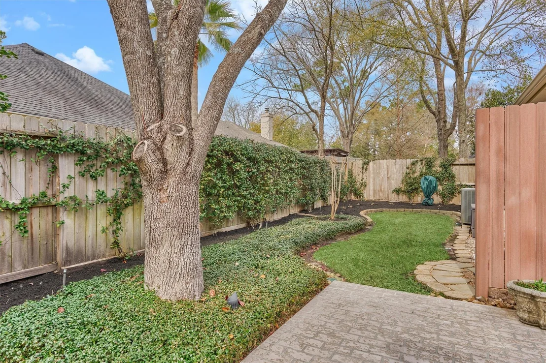 Photo of 111 S Castlegreen Circle