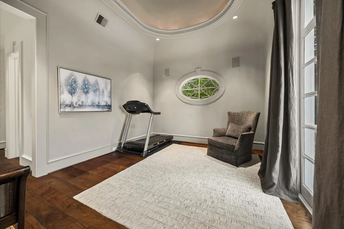Photo of 20 Sunset Boulevard