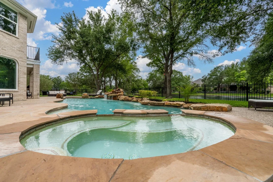 Photo of 15903 Lake Loop Drive
