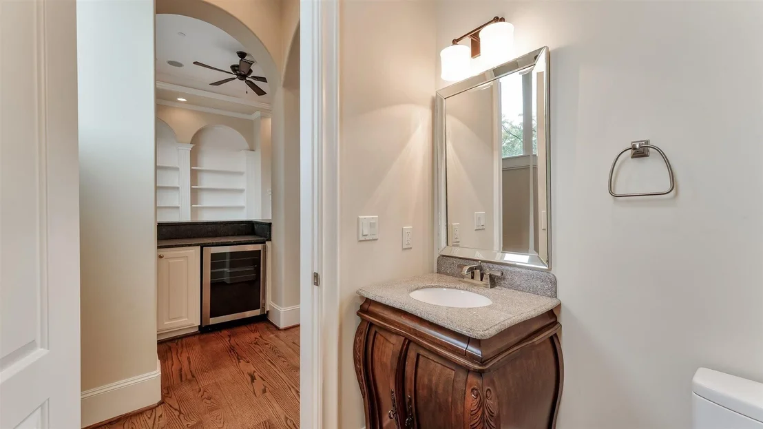 Photo of Unit E at 1700 Sunset Boulevard