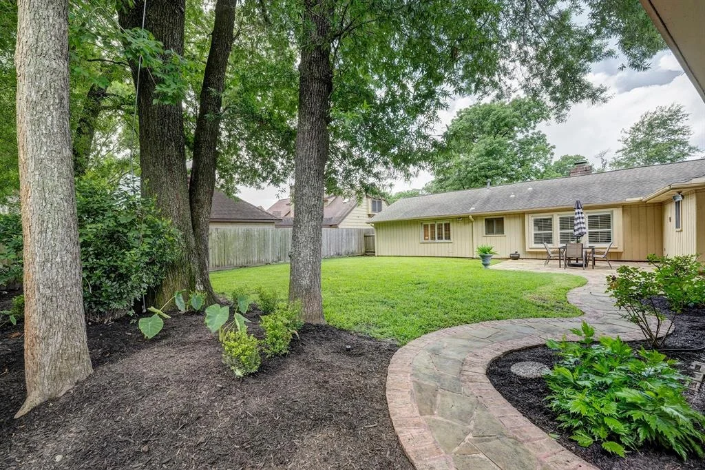 Photo of 918 N Wilcrest Drive