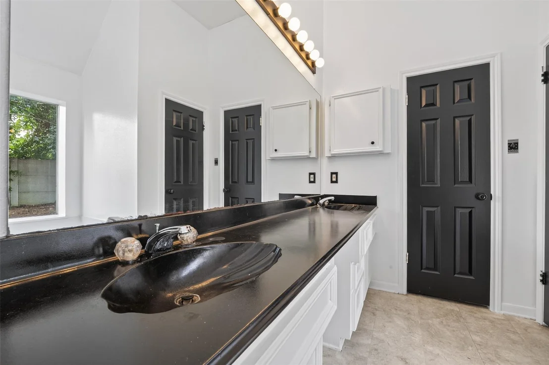 Photo of 5931 Thom Road