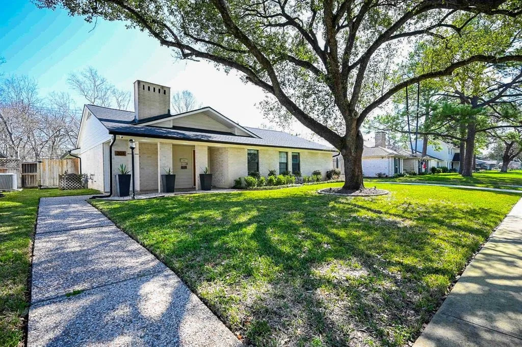 Photo of 203 Blue Willow Drive