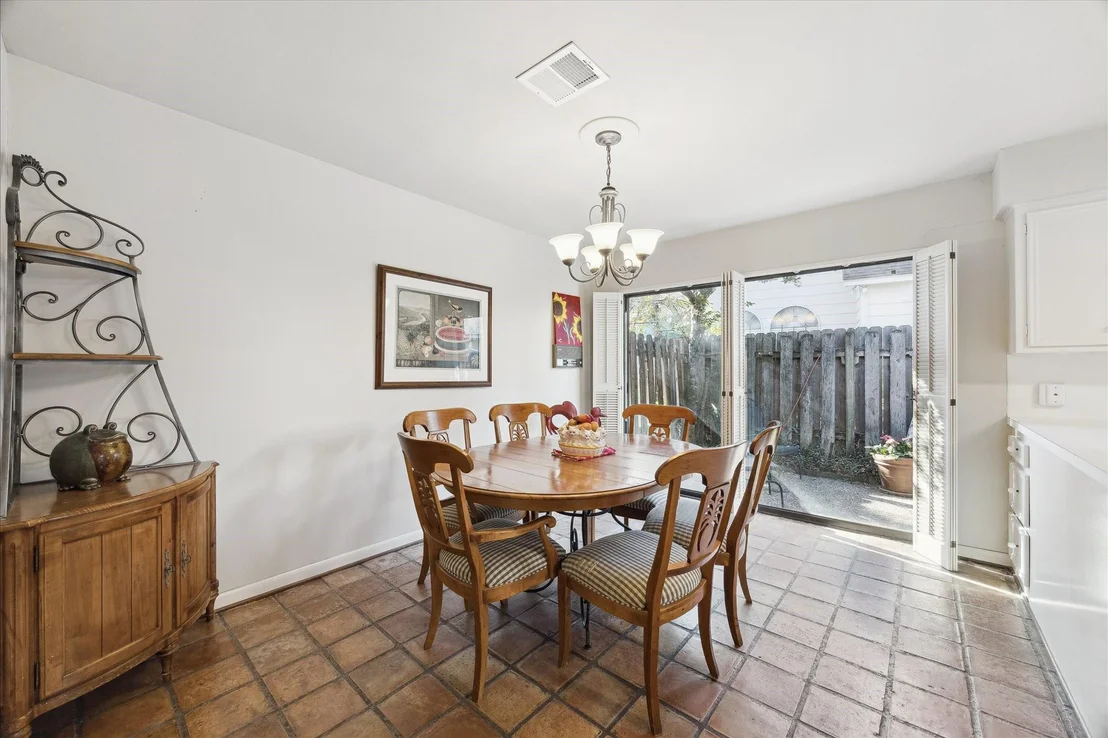 Photo of 306 Commodore Way